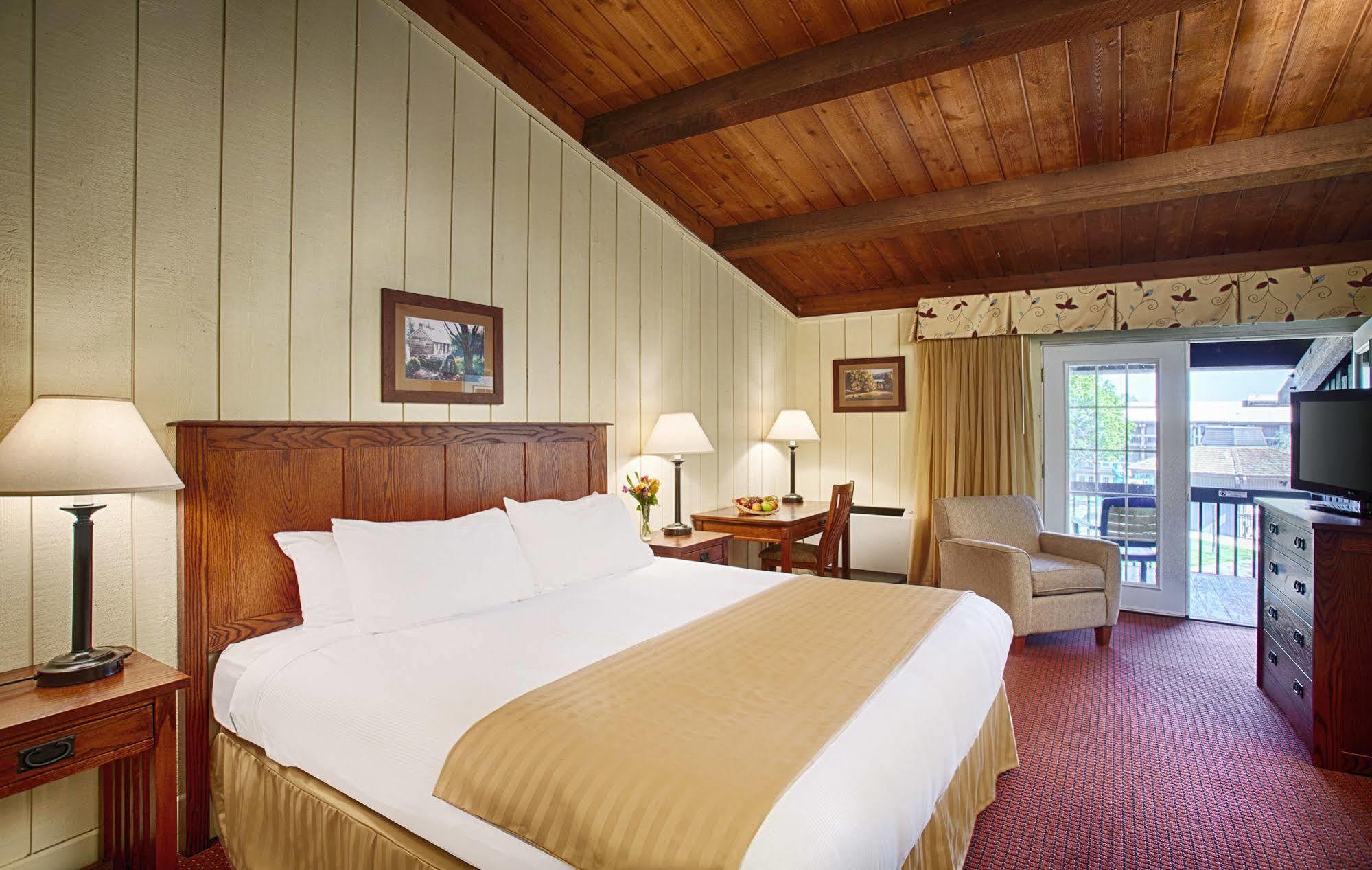 Salt Fork State Park Lodge And Conference Center Cambridge Exterior photo