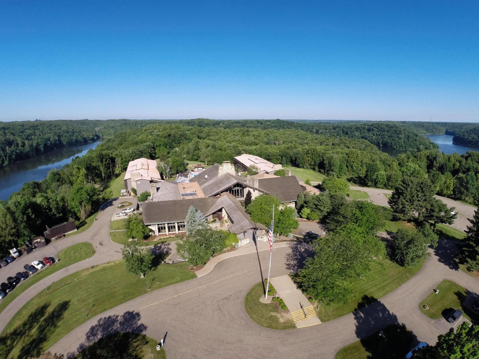 Salt Fork State Park Lodge And Conference Center Cambridge Exterior photo