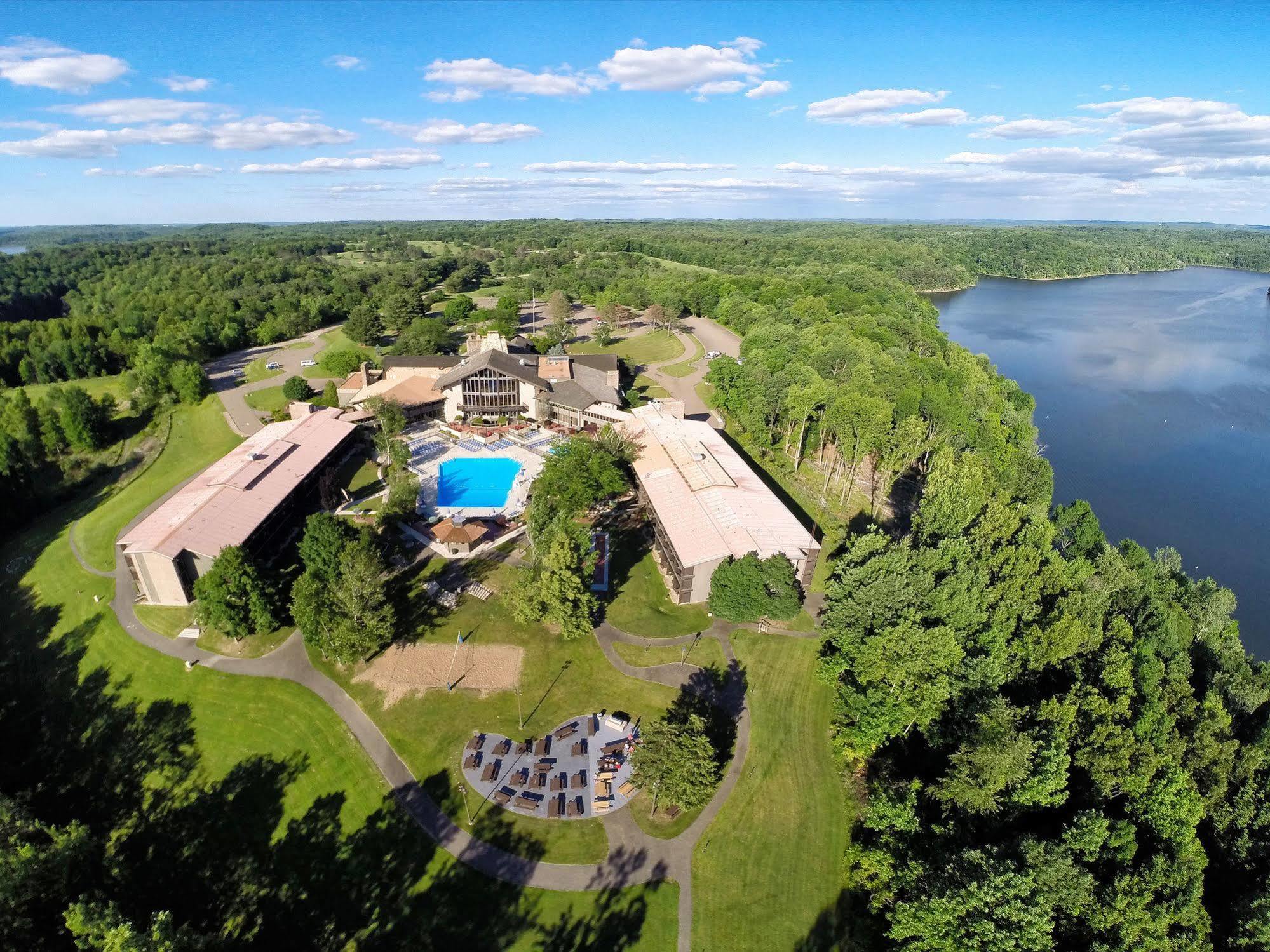 Salt Fork State Park Lodge And Conference Center Cambridge Exterior photo