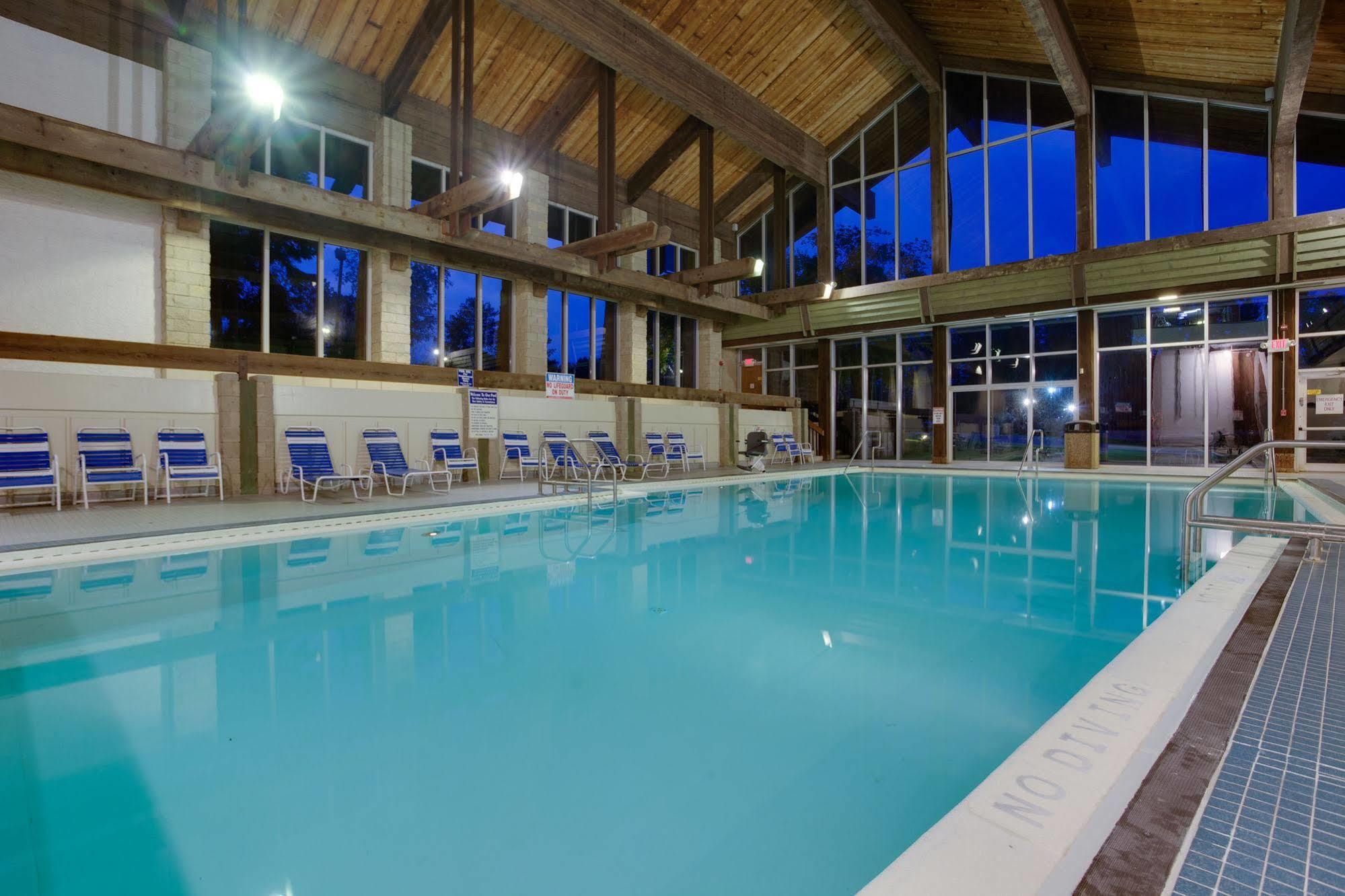Salt Fork State Park Lodge And Conference Center Cambridge Exterior photo